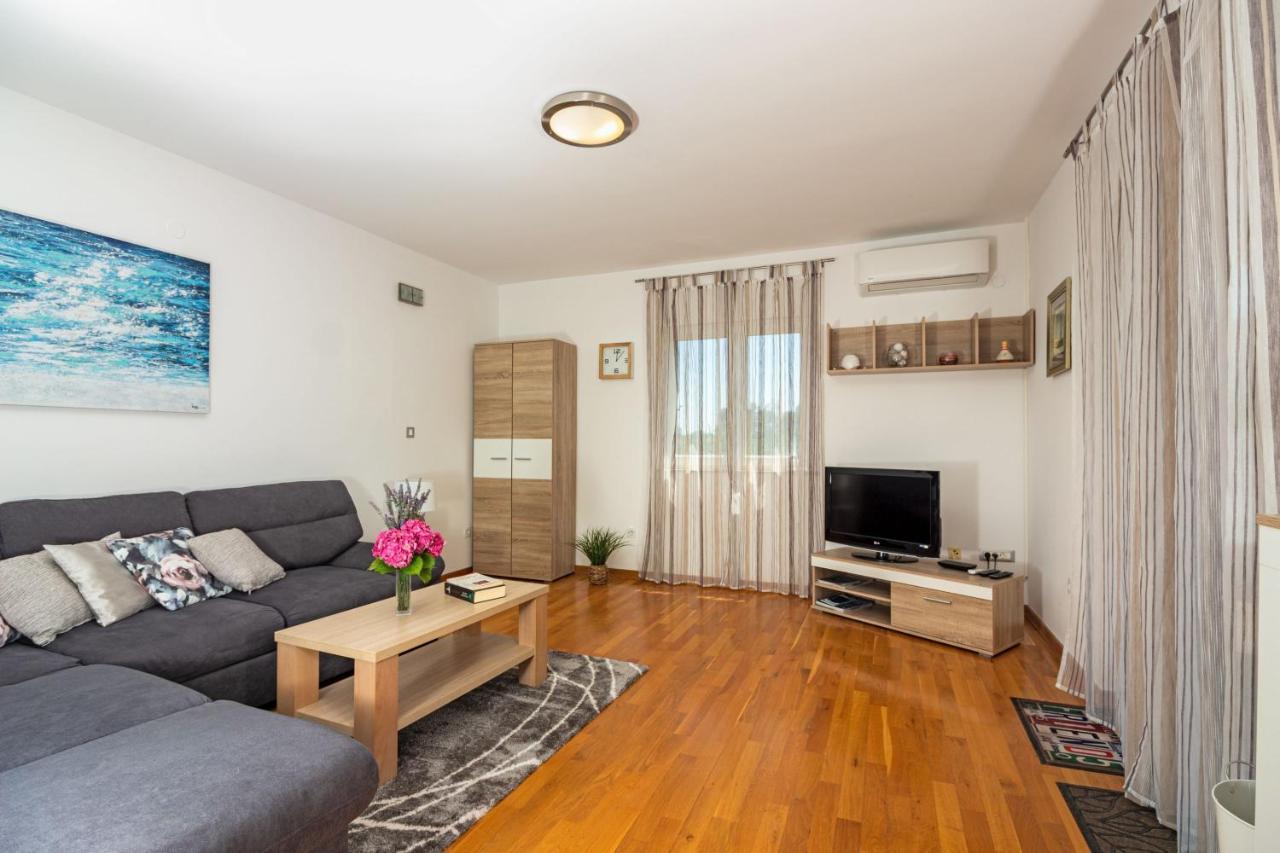Apartment Mandalina House สตารีกราด ภายนอก รูปภาพ